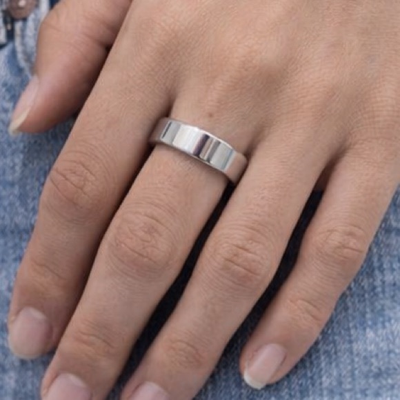 No Brand Jewelry - Brand New!! Size 6 Stainless steel plated beveled edge band